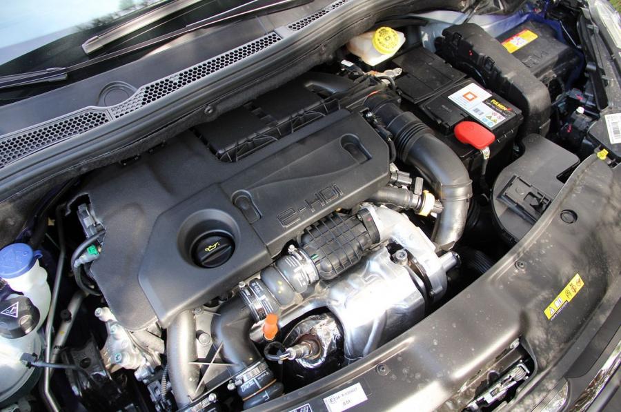  Peugeot 208 5-Door 2012 года  (фото 45 из 73)